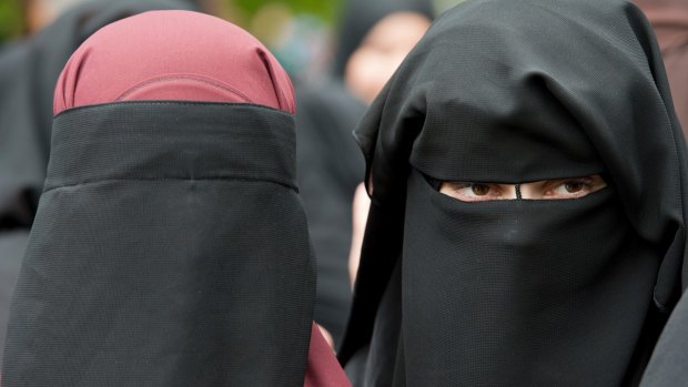 Austrian Police Force Muslim Women To Remove Their Burqas