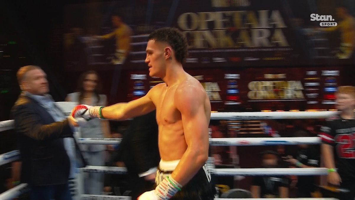 The 'Money Show' KOs Morris