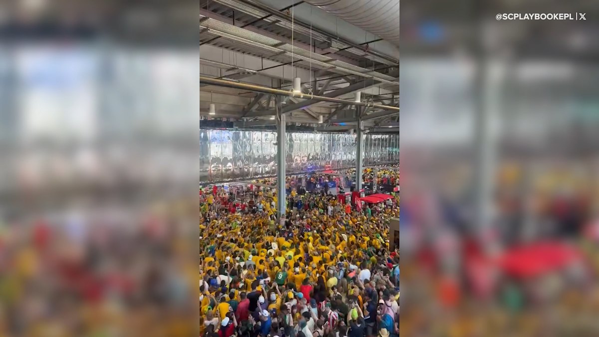 Socceroos fans chant in Dallas Stadium