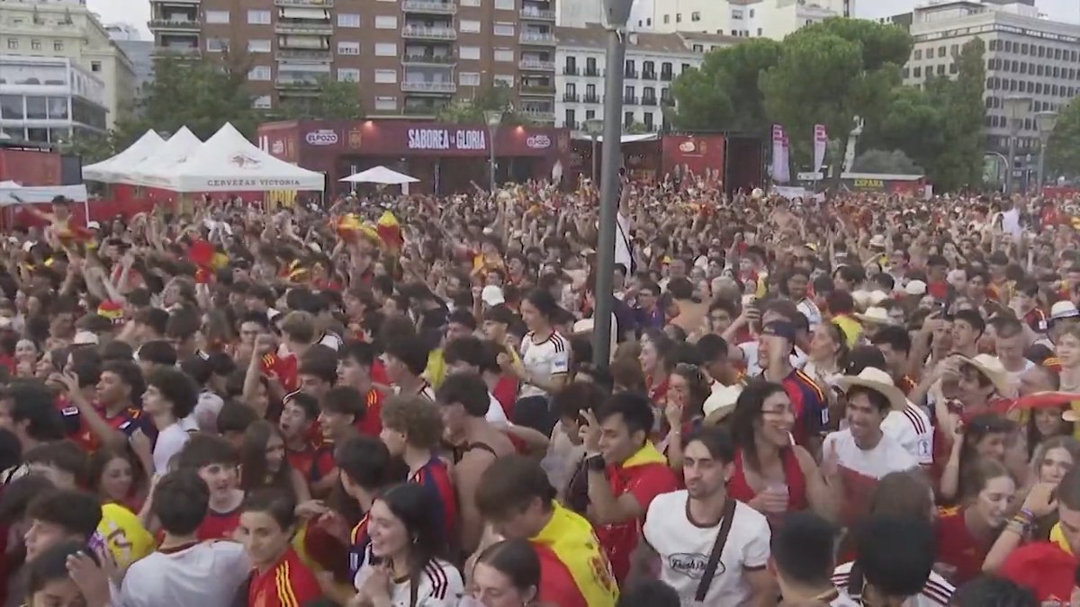 Fans go wild at watch party in Madrid
