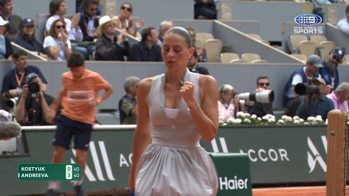 Kostyuk finesses with perfect drop shot