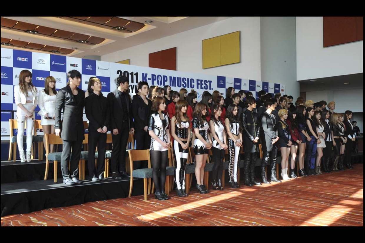 K-POP・アジア KARADISE 2011 SEASONS GREETING FROM THAI Other DVDs KARA / KARADISE 2011 ~ SEASON'S GREETING FROM