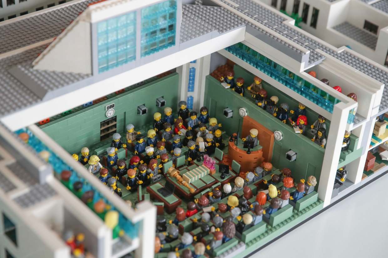 Lego houses of parliament online