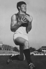 Bedford taking a mark while playing for South Melbourne in 1970.