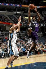 Sacramento Kings guard Tyreke Evans shoots.