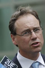 Environment Minister Greg Hunt has ordered an inquiry into the Great Barrier marine authority.