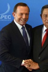 Still in no hurry to respond to the letter: Indonesian President Susilo Bambang Yudhoyono (right), with Prime Minister Tony Abbott.