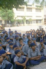 Gurubuster Satnam Singh Daun warns Indian school children about the trickery used by so-called gurus.