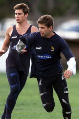 Former AFL players Shane Crawford and Tony Woods trained in tights back in their Hawthorn days.
