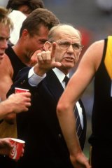 Allan Jeans addresses Richmond players during the 1992 season.