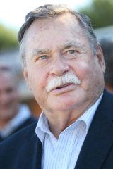 Barassi to get medal for helping stop attack