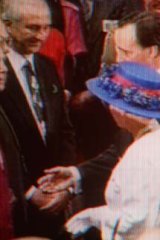 Paul Keating guides Queen Elizabeth with a hand on her back.