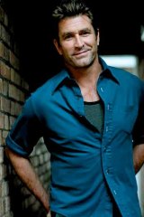 Singer Pete Murray celebrates 10 years of success