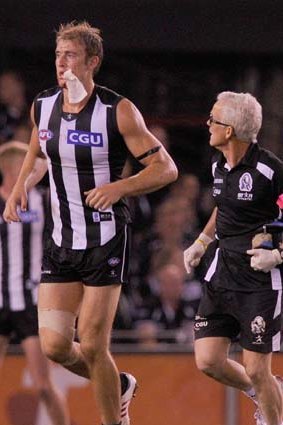 Ben Reid jogs off the ground after a clash of heads with Lindsay Thomas.