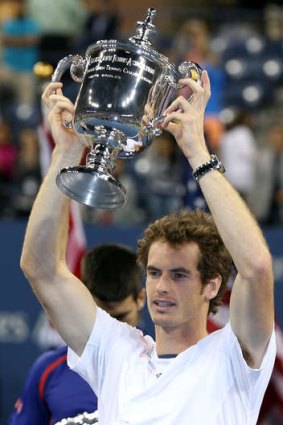 Andy Murray lifts the US Open championship trophy.