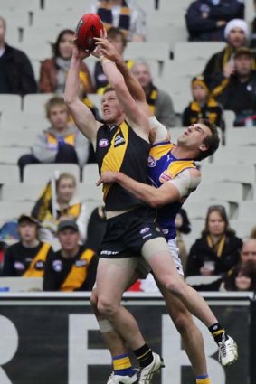 Tigers full forward Jack Riewoldt marks in front of Eagles defender Eric Mackenzie in the first quarter.