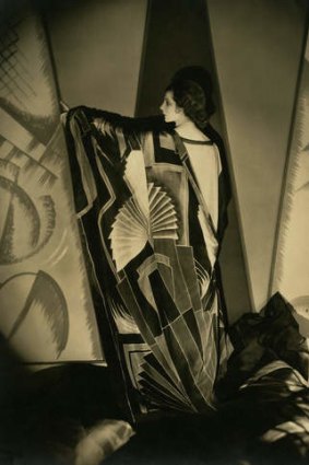 Tamaris with a large Art Deco scarf 1925, courtesy Condé Nast Archive.