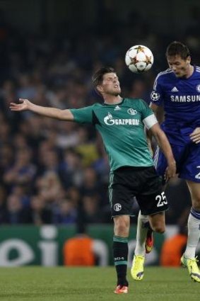 Chelsea's Serbian midfielder Nemanja Matic (R) vies with Schalke's Klaas-Jan Huntelaar.