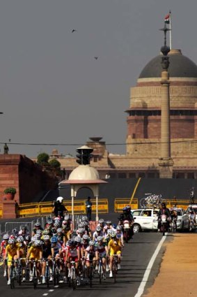 The peloton rides past the Indian Presidential Palace.