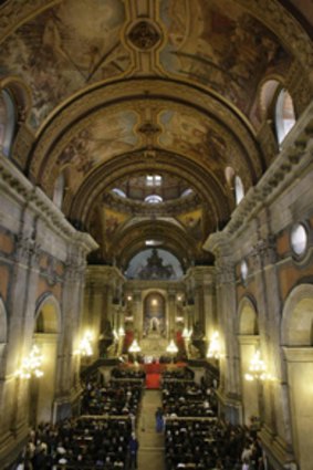 Relatives and friends of passengers on flight AF447 pray at Candelaria Cathedral in Rio de Janeiro.
