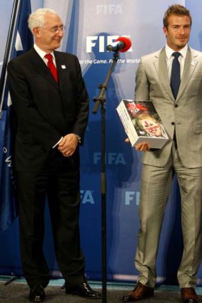 David Triesman (L), chairman of England's bid committee for the 2018 Soccer World Cup together with his compatriot soccer player David Beckham.