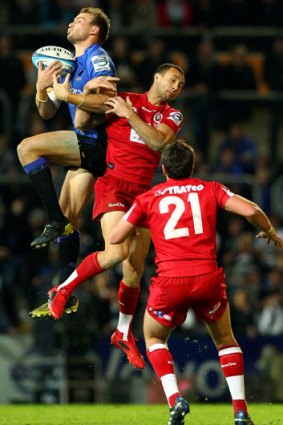 Patrick Dellit of the Force and Quade Cooper of the Reds contest the ball.