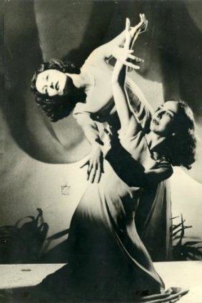 Eileen (left) as a dancer with the Bodenwieser Dance Company.