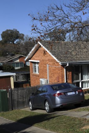 One of the four adjoining homes in Burnie Street Lyons, belonging to
members of the Barclay family.