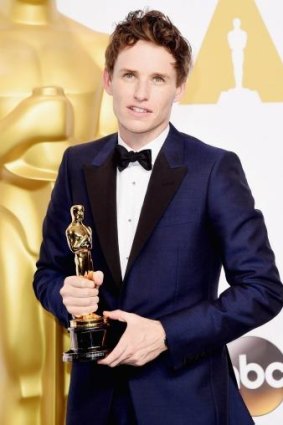 Eddie Redmayne with his Oscar statue.