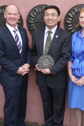Premier Campbell Newman with renowned nanotechnologist Professor G.Q. Max Lu and Queensland governor Penelope Wensley.