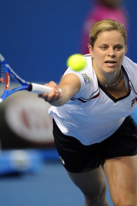 Kim Clijsters struggling against Nadia Petrova.