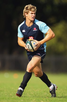 Barnstorming ... Berrick Barnes sets up the back line during a Waratahs training session this week.