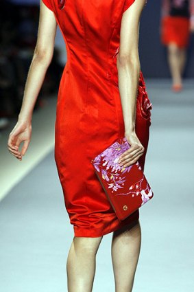 During New York Fashion Week earlier this month a model holds the first-ever digital clutch, created by Vivienne Tam and HP.