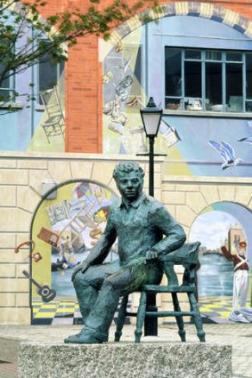 Dylan Thomas's statue in Swansea.