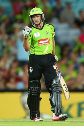 A sublime 85 off 56 balls from captain Mike Hussey wasn't enough as the Thunder's losing streak.