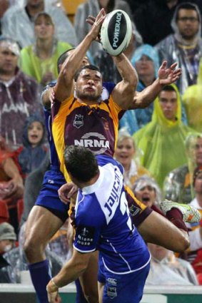 "It's his turn now" ... Broncos winger Jharal Yow Yeh beats two Bulldogs players on Friday night.