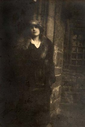 A picture of Lady Elizabeth Bowes-Lyon taken by Dent.