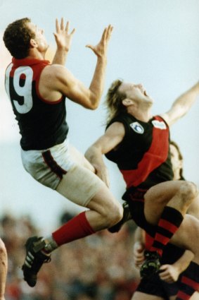 Darren Bennett flying high for Melbourne in 1990.
