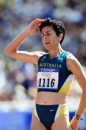 Hobson completes the women's marathon at the Sydney 2000 Olympics.