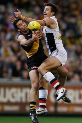 Saints ruckman Billy Longer (right) competes with Richmond's Troy Chaplin in round 22.