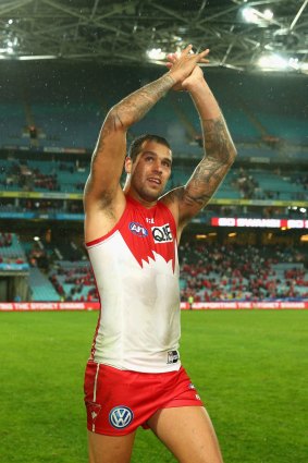 Lance Franklin shows his appreciation to the crowd.