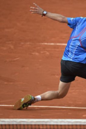 Spain's Tommy Robredo returns to France's Gael Monfils during their French Tennis Open match at the Roland Garros stadium in Paris, on May 31, 2013.