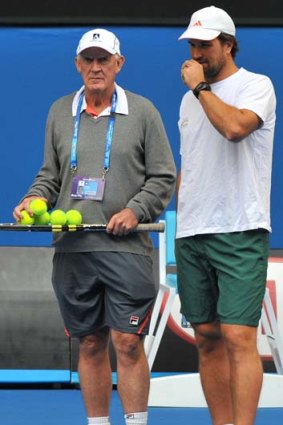 Pat Rafter (right) has a chat with Tony Roche during Lleyton Hewitt's training session ahead of the Australian Open.