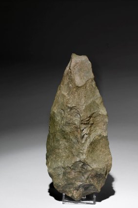 Olduvai handaxe
Phonolite, 1.2–1.4 million years old, found in Olduvai Gorge, Tanzania in <i>A History of The World in 100 Objects</i>.
 
