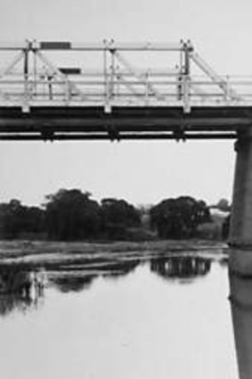 Commonwealth Avenue Bridge over the Molonglo River circa 1929.