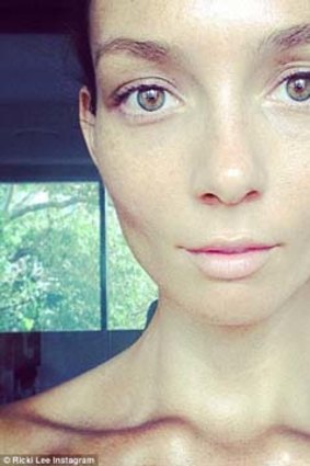 Pop star Ricki Lee's no make-up selfie.