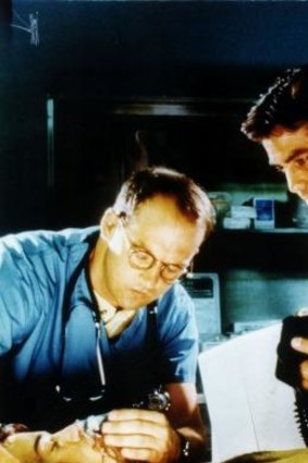 Physical: Resident doctor Mark Green (Anthony Edwards) consults with heartthrob specialist Douglas Ross (George Clooney) in ER. 