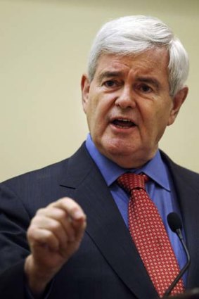 Republican Newt Gingrich's presidential campaign took a nosedive as senior members of his campaign team resigned en masse.