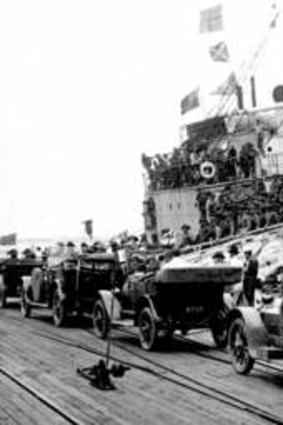 Home: Image from <i>Shellshocked Australia</i>, above, shows soldiers disembarking from a troopship at Port Melbourne in 1919.