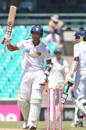 Dinesh Chandimal reaches 50 in Sri Lanka's second innings.